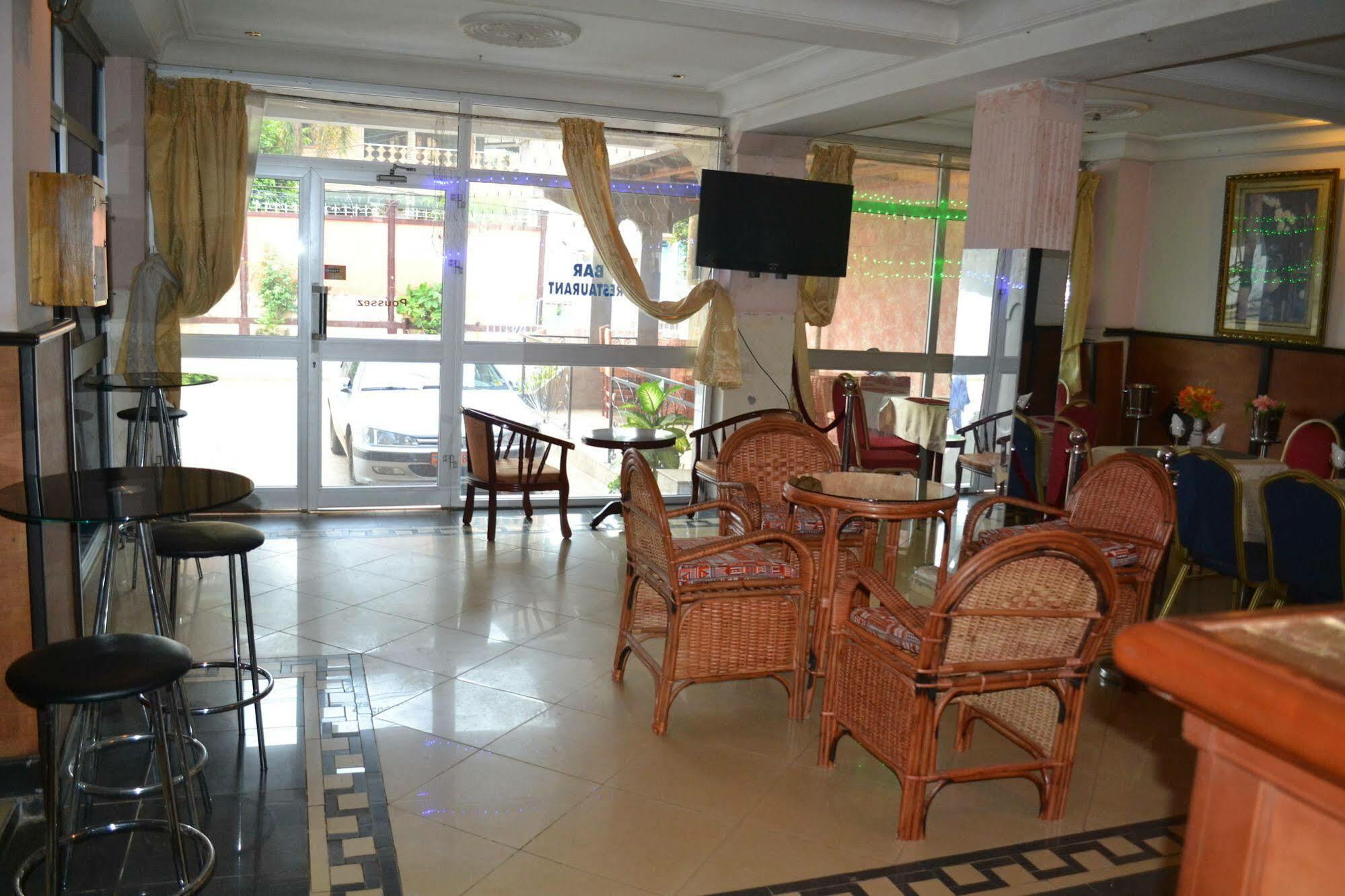 Hotel Le Diplomate Яунде Екстер'єр фото